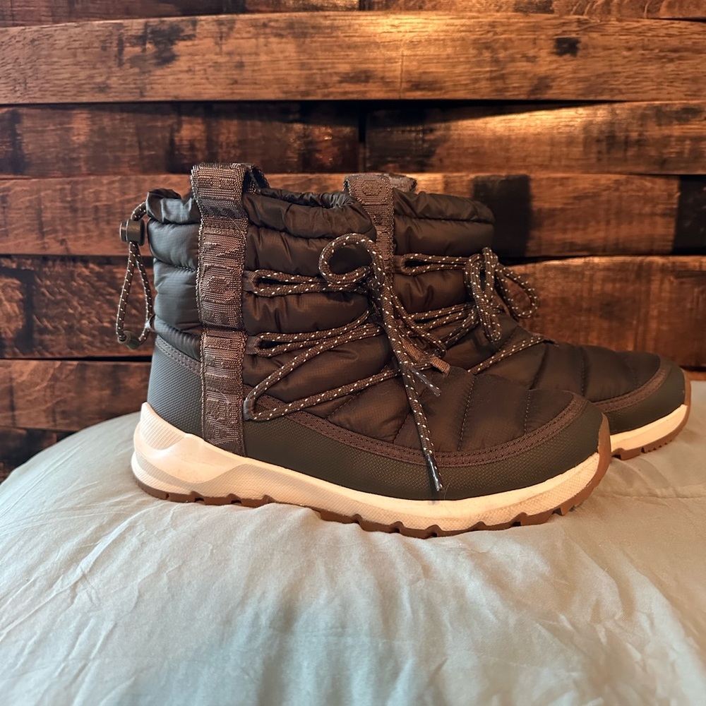 The North Face thermoball lace up bootie